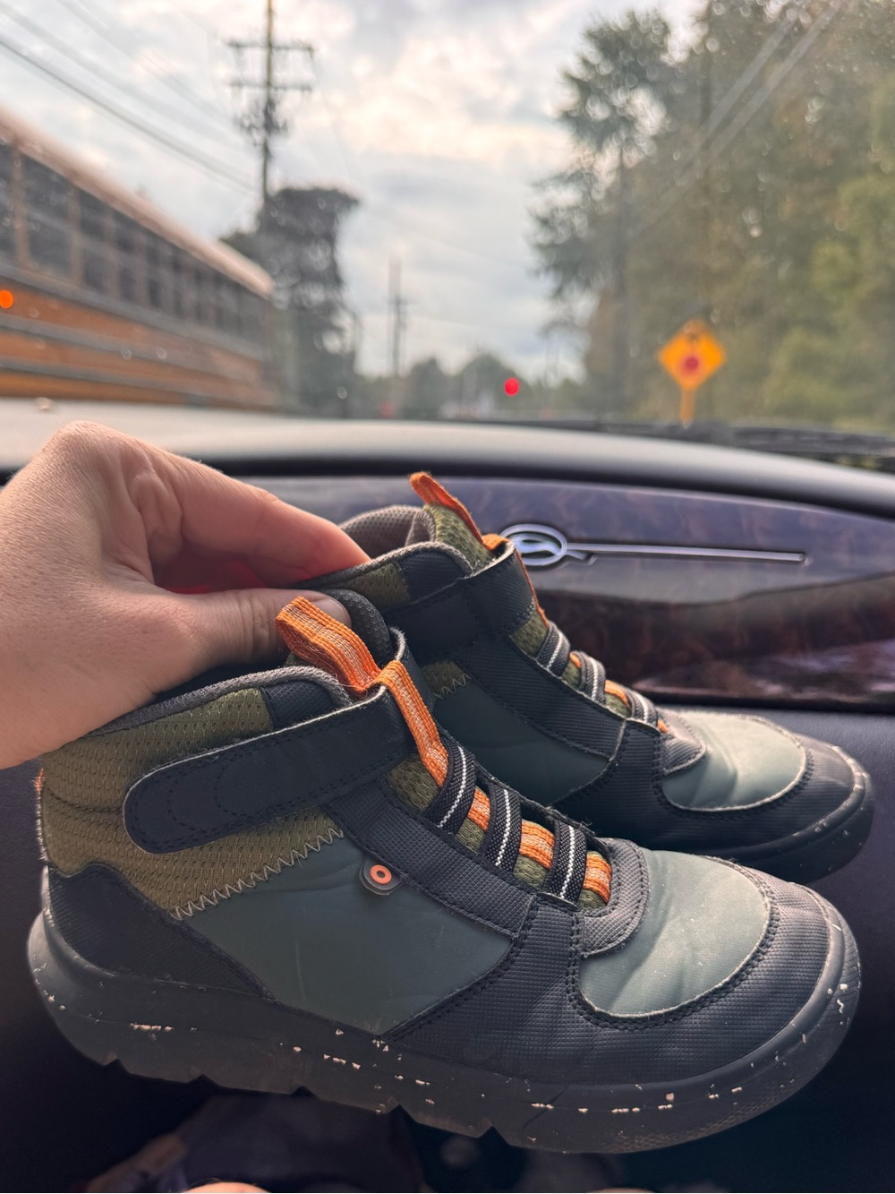 Bogs Skyline Kicker tall youth size 1 is the ideal waterproof sneaker for any ki